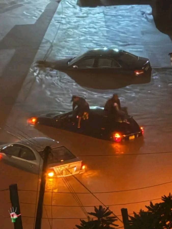 23 people die following floods in Nairobi.